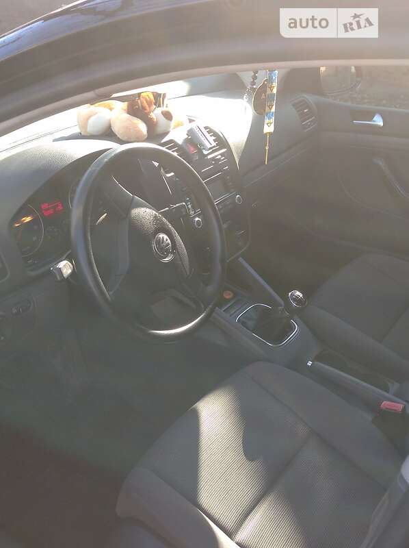 Хэтчбек Volkswagen Golf 2005 в Одессе