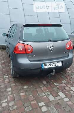 Хэтчбек Volkswagen Golf 2004 в Бучаче