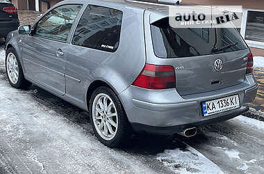 Хэтчбек Volkswagen Golf 2003 в Киеве