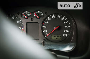 Хэтчбек Volkswagen Golf 2001 в Самборе