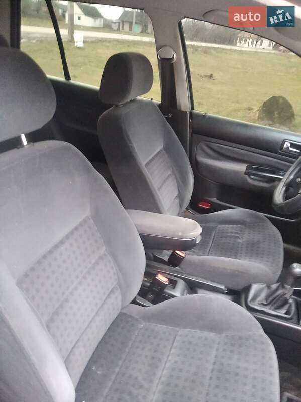 Хетчбек Volkswagen Golf 2000 в Луцьку