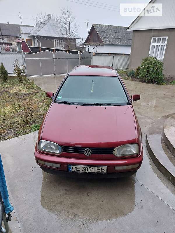 Хетчбек Volkswagen Golf 1997 в Чернівцях