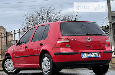 Хэтчбек Volkswagen Golf 2002 в Самборе