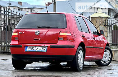 Хэтчбек Volkswagen Golf 2002 в Самборе