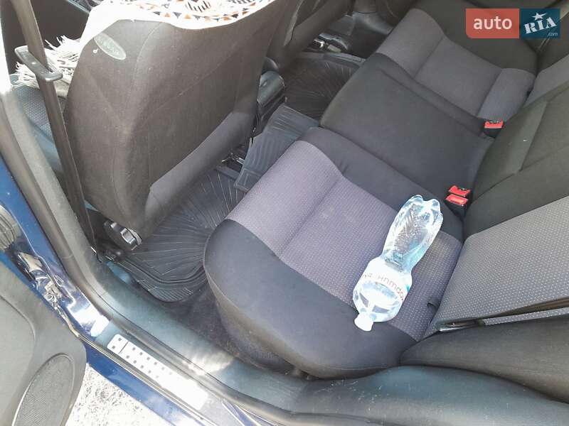 Універсал Volkswagen Golf 2002 в Тростянці