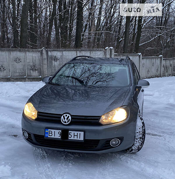 Універсал Volkswagen Golf 2010 в Полтаві