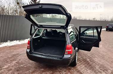 Универсал Volkswagen Golf 2005 в Сарнах