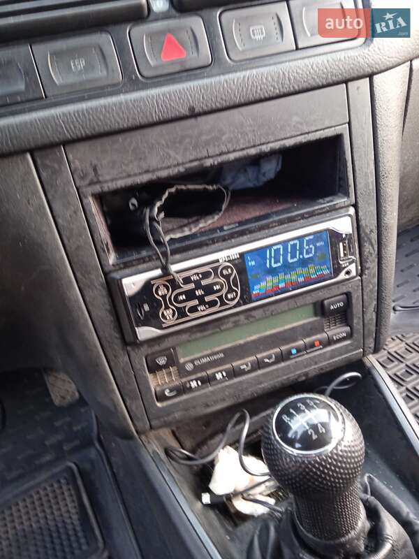 Хэтчбек Volkswagen Golf 2002 в Коростене