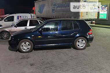 Хэтчбек Volkswagen Golf 2002 в Покровске