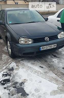 Хетчбек Volkswagen Golf 2002 в Покровську