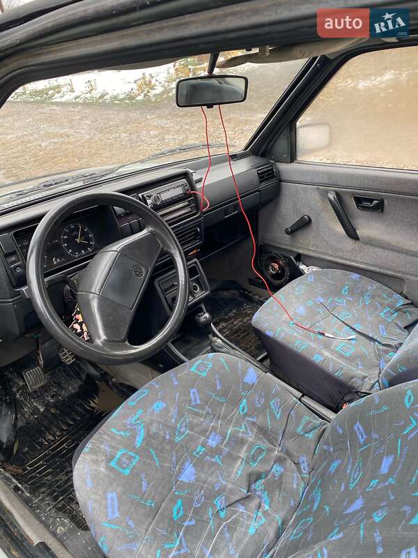 Хэтчбек Volkswagen Golf 1988 в Черновцах