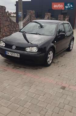 Хэтчбек Volkswagen Golf 2001 в Березному