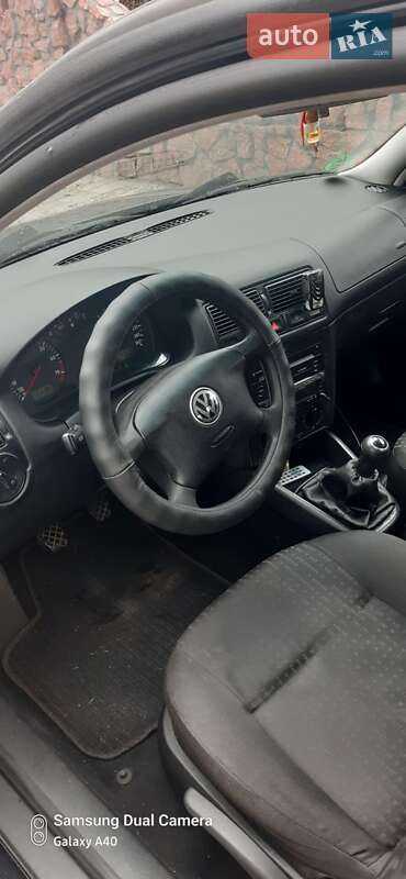 Хетчбек Volkswagen Golf 2001 в Березному