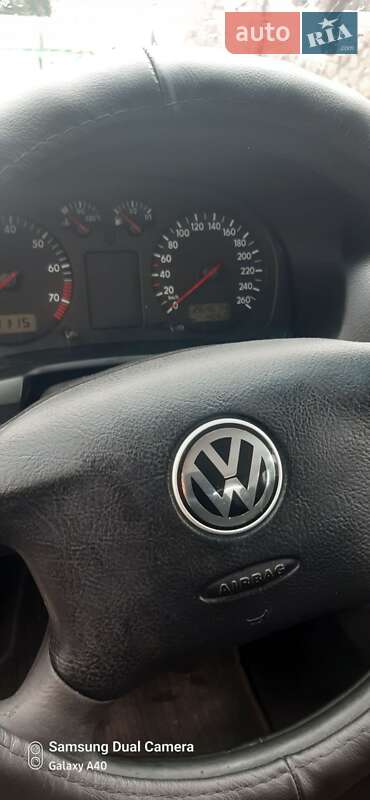 Хетчбек Volkswagen Golf 2001 в Березному