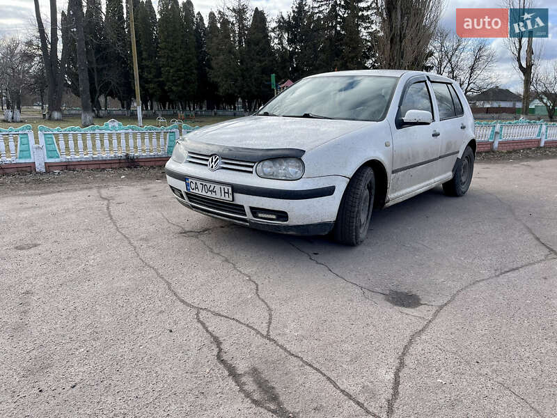 Хэтчбек Volkswagen Golf 1999 в Драбове