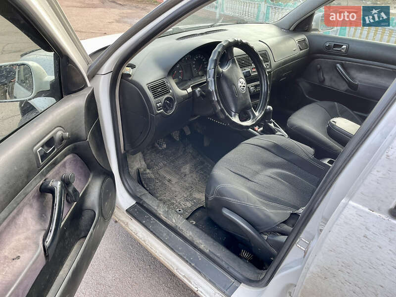 Хэтчбек Volkswagen Golf 1999 в Драбове