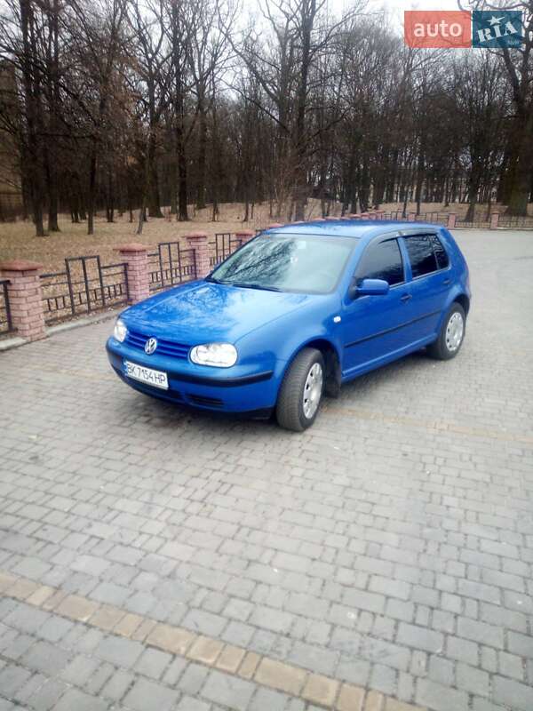 Хетчбек Volkswagen Golf 2001 в Володимирці