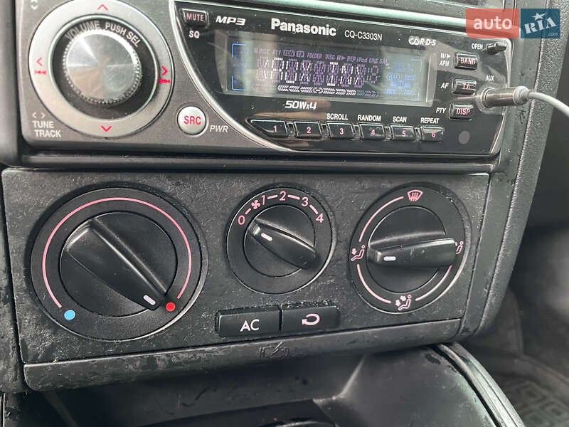 Хэтчбек Volkswagen Golf 2002 в Бердичеве