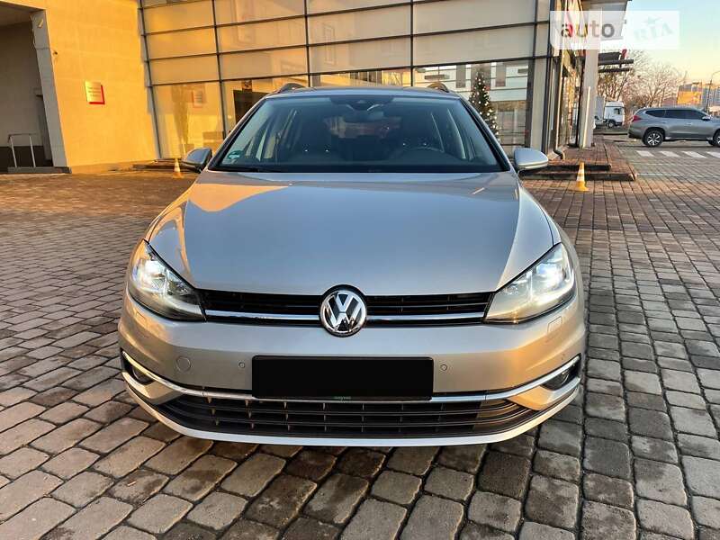 Універсал Volkswagen Golf 2017 в Івано-Франківську