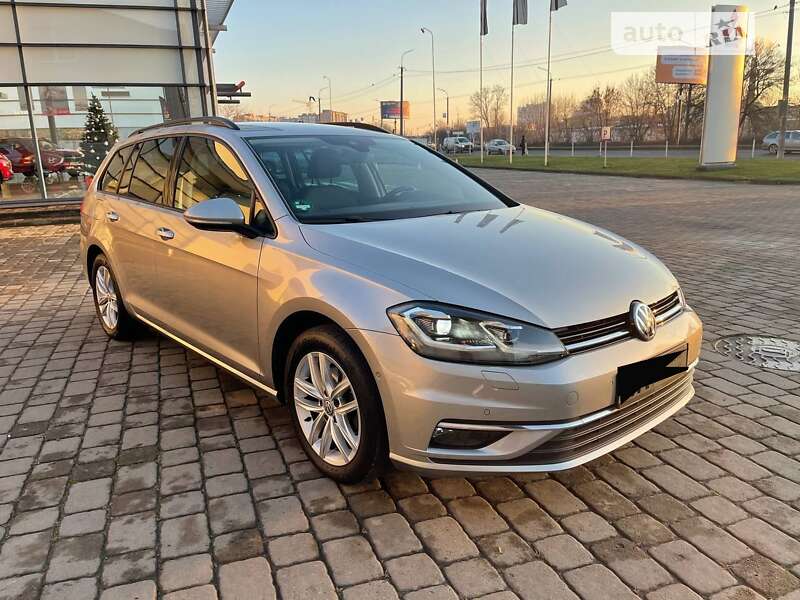 Універсал Volkswagen Golf 2017 в Івано-Франківську