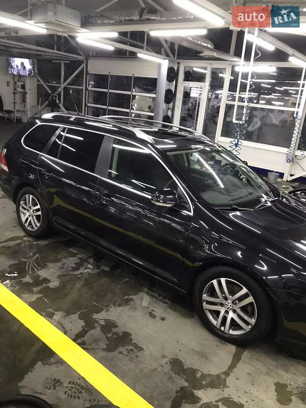 Универсал Volkswagen Golf 2008 в Черновцах
