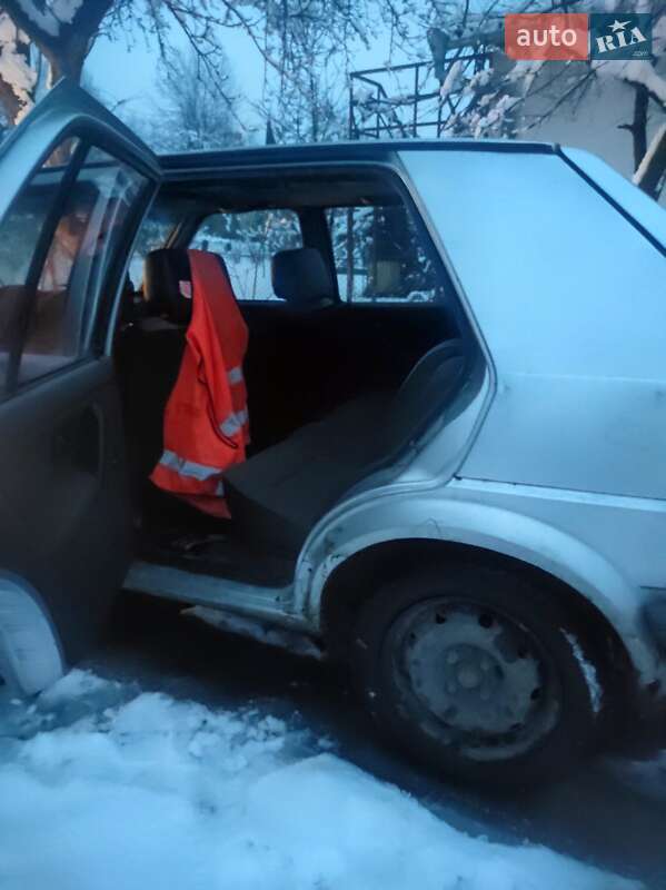 Хетчбек Volkswagen Golf 1990 в Косові