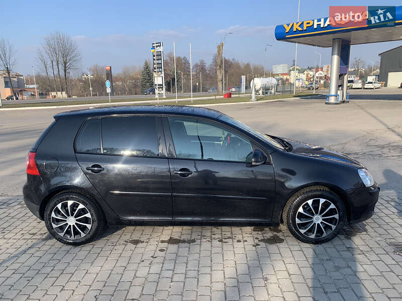Хэтчбек Volkswagen Golf 2004 в Львове