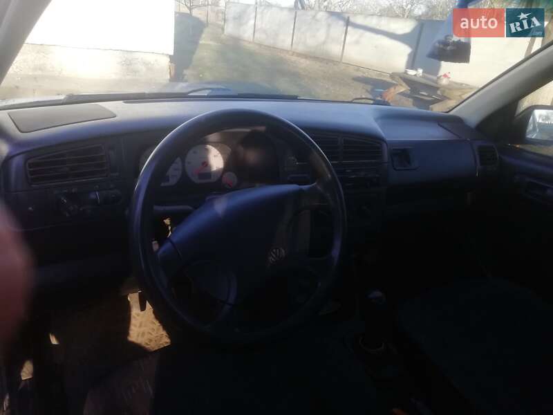 Хэтчбек Volkswagen Golf 1995 в Снятине