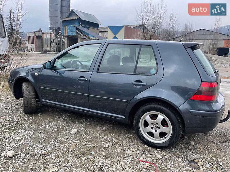 Хетчбек Volkswagen Golf 2002 в Хусті