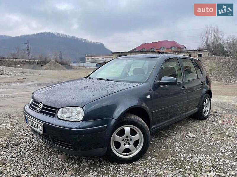 Хетчбек Volkswagen Golf 2002 в Хусті