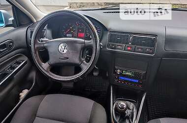 Универсал Volkswagen Golf 2003 в Чернигове