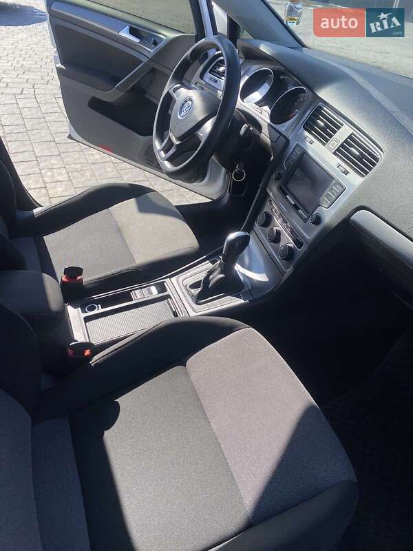 Універсал Volkswagen Golf 2016 в Івано-Франківську