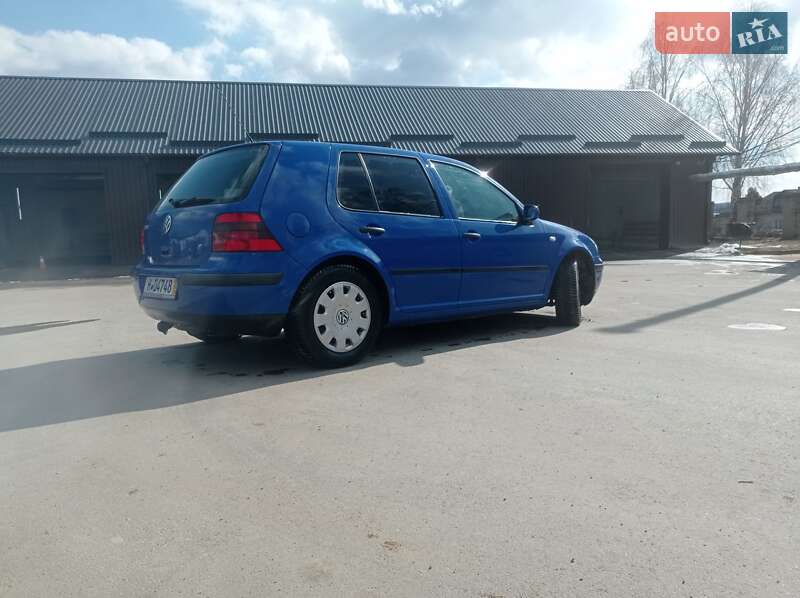 Хэтчбек Volkswagen Golf 2001 в Баре