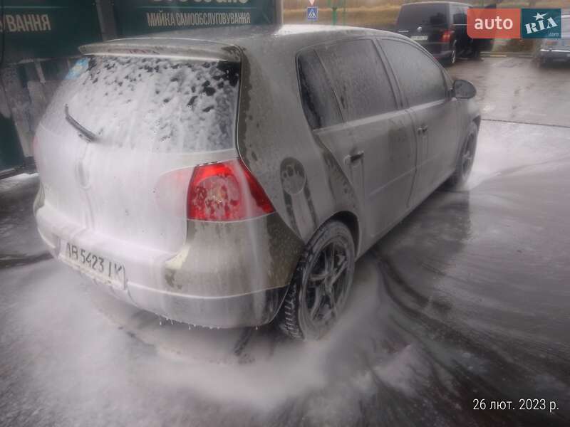 Хэтчбек Volkswagen Golf 2004 в Виннице