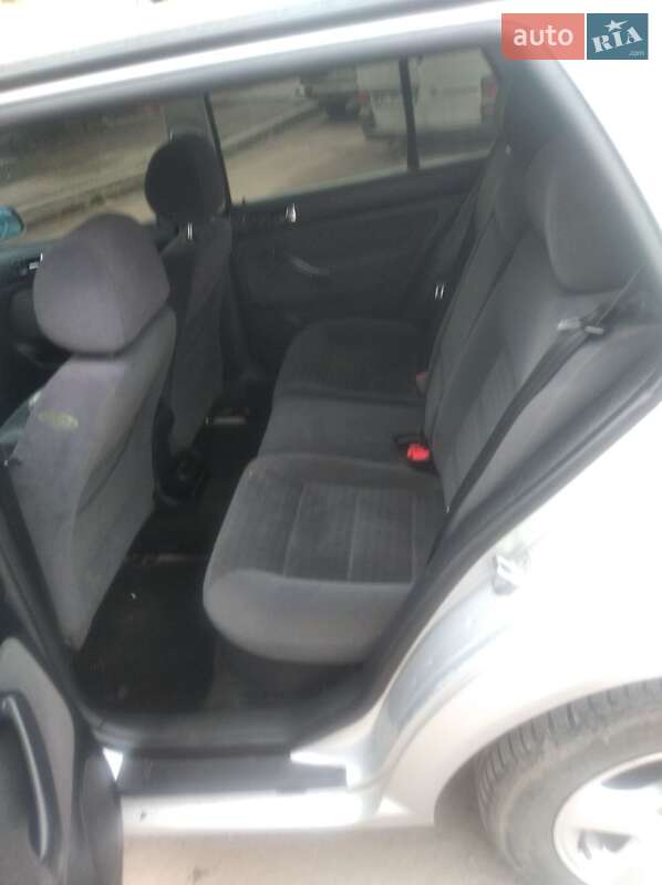 Хетчбек Volkswagen Golf 2000 в Луцьку