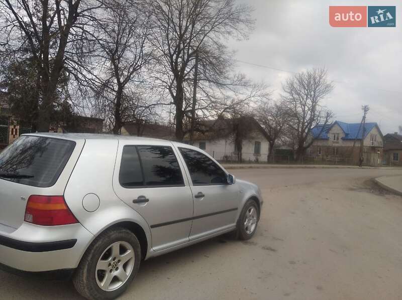 Хетчбек Volkswagen Golf 2000 в Луцьку