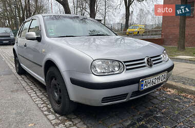 Хэтчбек Volkswagen Golf 1999 в 