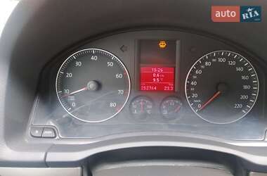Хетчбек Volkswagen Golf 2004 в 