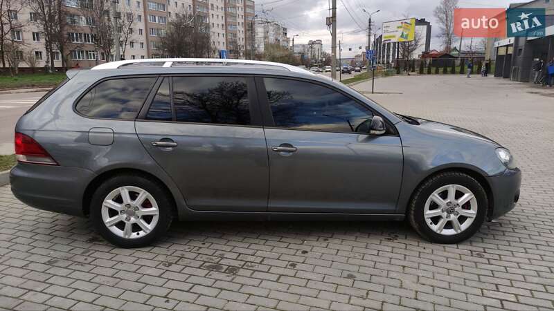 Універсал Volkswagen Golf 2012 в Івано-Франківську