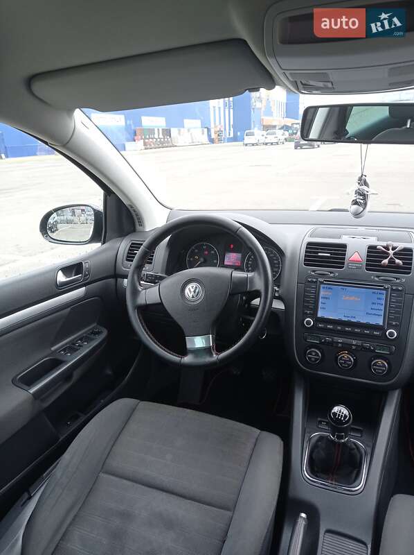 Хетчбек Volkswagen Golf 2006 в Мукачевому