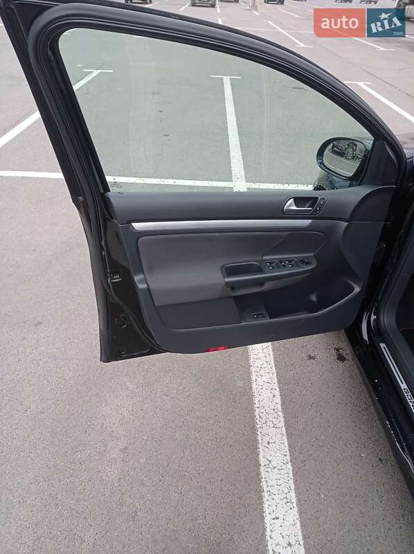 Хетчбек Volkswagen Golf 2006 в Мукачевому