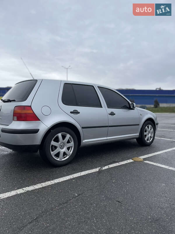 Хэтчбек Volkswagen Golf 2000 в Виннице