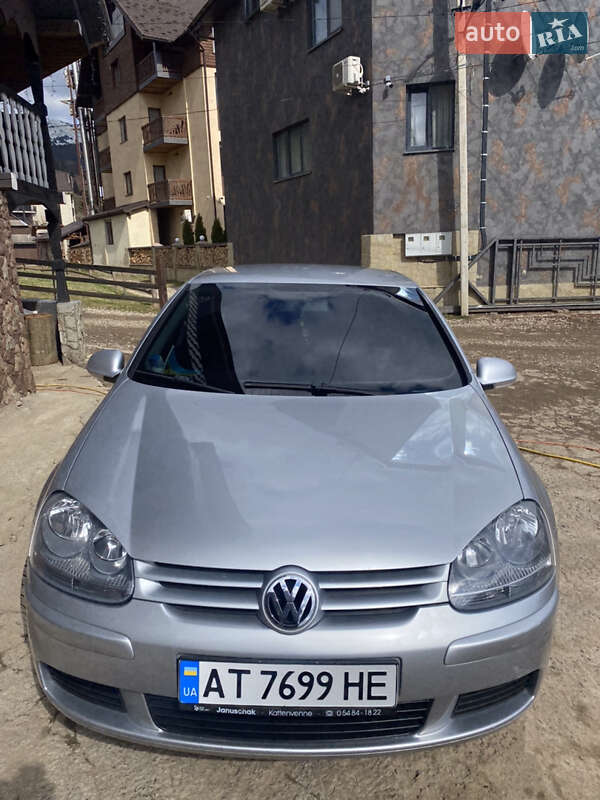 Хэтчбек Volkswagen Golf 2004 в Яремче