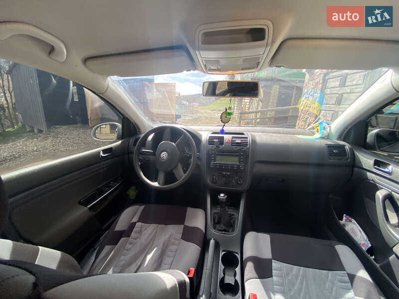 Хэтчбек Volkswagen Golf 2004 в Яремче