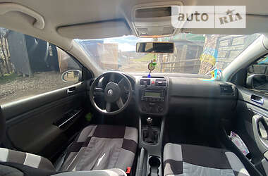 Хэтчбек Volkswagen Golf 2004 в Яремче