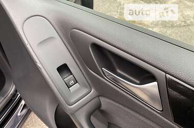 Хэтчбек Volkswagen Golf 2009 в 