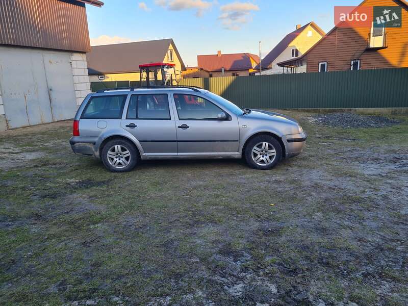 Универсал Volkswagen Golf 2002 в Ровно