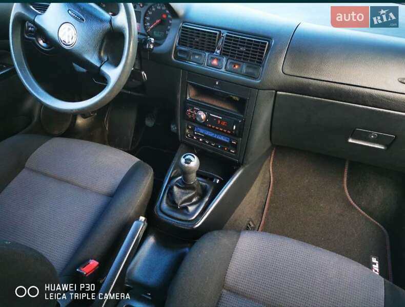 Хетчбек Volkswagen Golf 2001 в Турійську