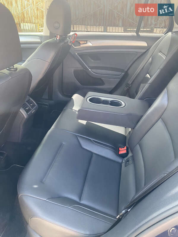 Хетчбек Volkswagen Golf 2015 в Дніпрі