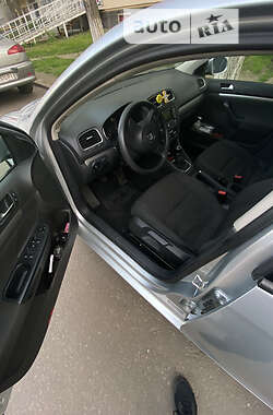 Универсал Volkswagen Golf 2010 в 